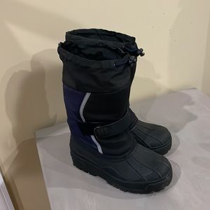 LL Bean Youth size 1  winter snow boots with removable insulated lining